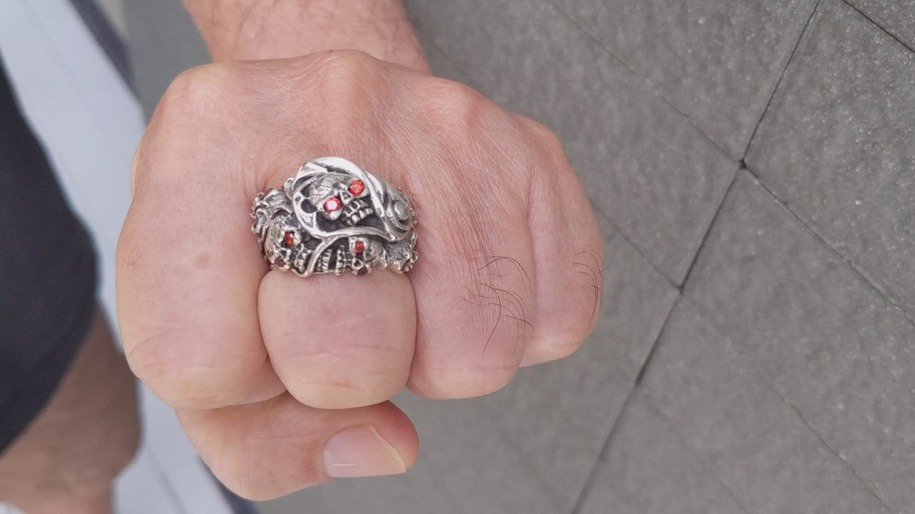 Devil Skull Ring — Gothic Red-Eye Statement | Bikerringshop