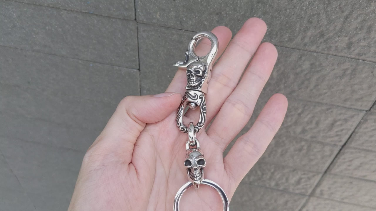 Gothic Skull Keychain — Dual Skull 73g Silver Belt Fob