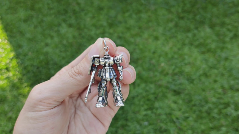 ザクIIガンダムペンダント — 重量級アニメコレクターズアイテム