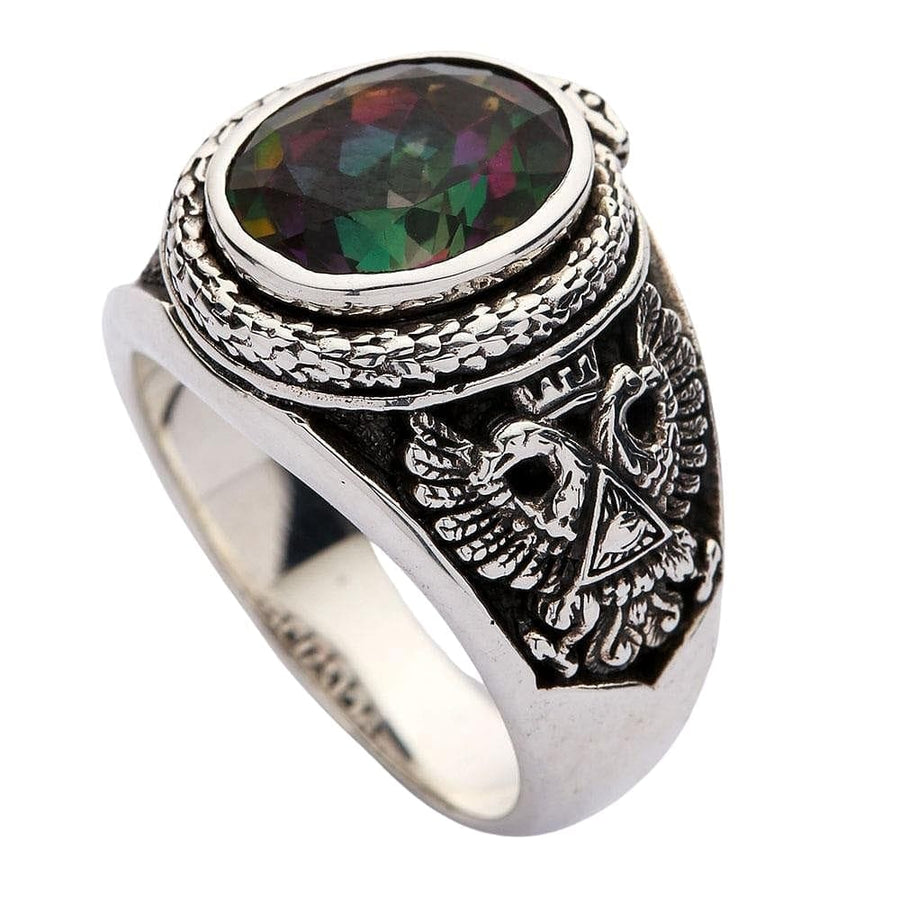Un anillo de plata esterlina sólida de la Rito Escocés con un gran zafiro místico iridescente y multicolor.