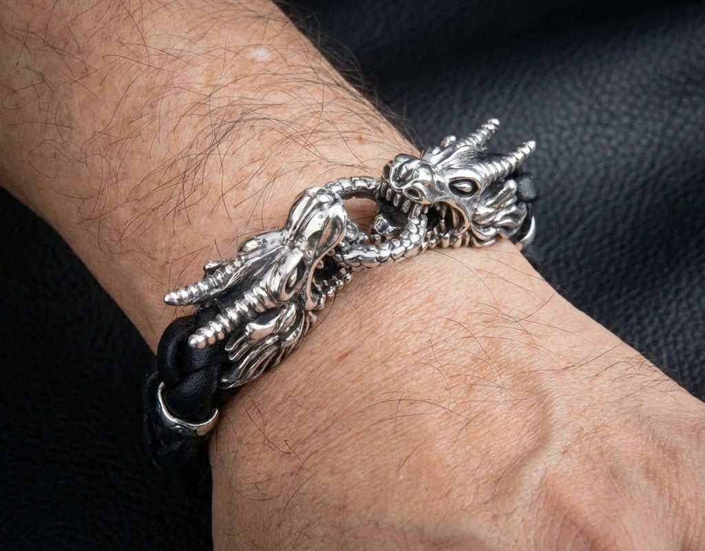 Bracelets médiévaux en cuir modèle Brian, couleur marron ⚔️ Boutique Épées