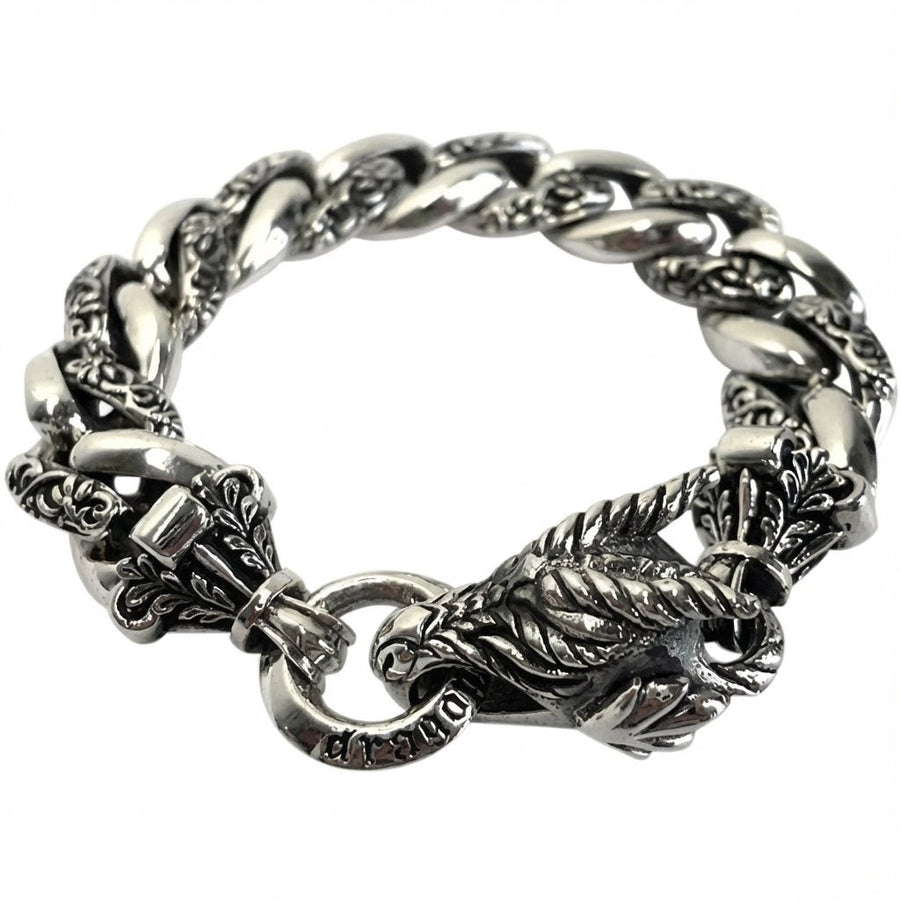 Gesamtansicht eines handgefertigten Armbands aus Sterlingsilber mit Drachenmotiv, verzierter Panzerkette und Knebelverschluss