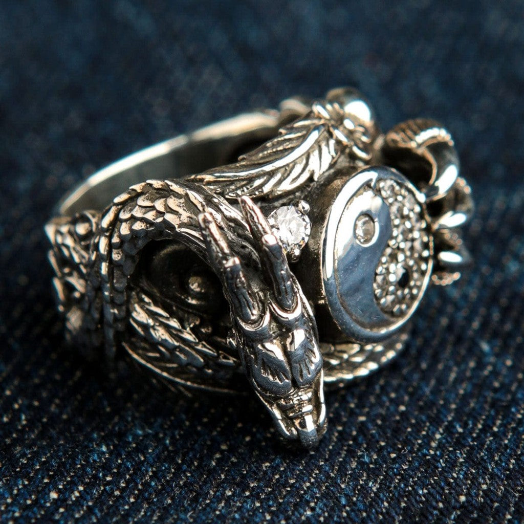 Anello di smeraldo placcato in oro 18K di alta qualà alla moda per uomini e donne in acciaio inossidabile con vetro blu adatto ad anelli per uomini e donne | SHEIN ALIA Anello di smeraldo placcato in oro 18K di alta qualà alla moda per uomini e donne in acciaio inossidabile con vetro blu adatto ad anelli per uomini e donne | SHEIN ALIA
