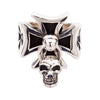 Vista frontale dell'anello Croce di Ferro in Argento Sterling con ciondolo teschio pendente