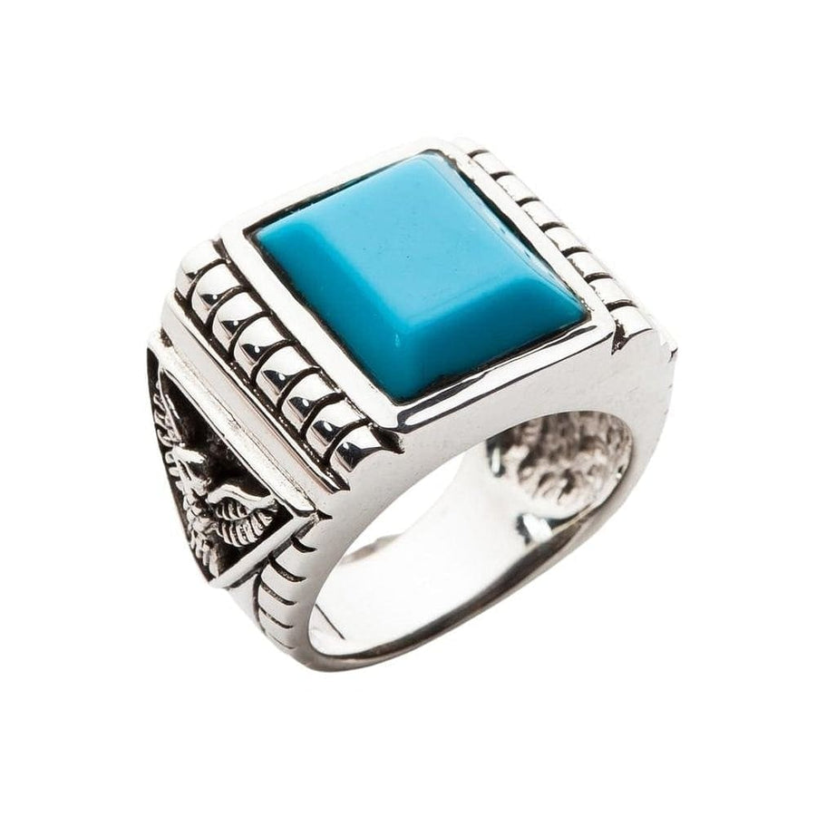 Vue de face de la bague de l'aigle en turquoise véritable, montrant la grande pierre bleue carrée et la finition en argent poli.