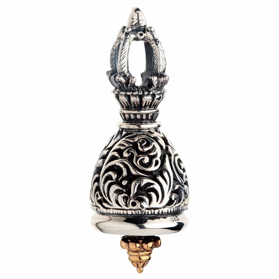 Eine solide sterling Silber tibetische Wachterglocke, mit einem verzierten Vajra-Griff und einer detaillierten Glocke.
