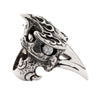 Un profil lateral al inelului cu raven viking din argint sterling, arătând designul său lucrat în deschidere, asemănător cu osul.